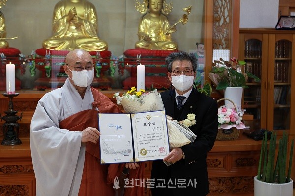 부산광역시장상 개인부문을 수상한 백승완 부산보훈병원장