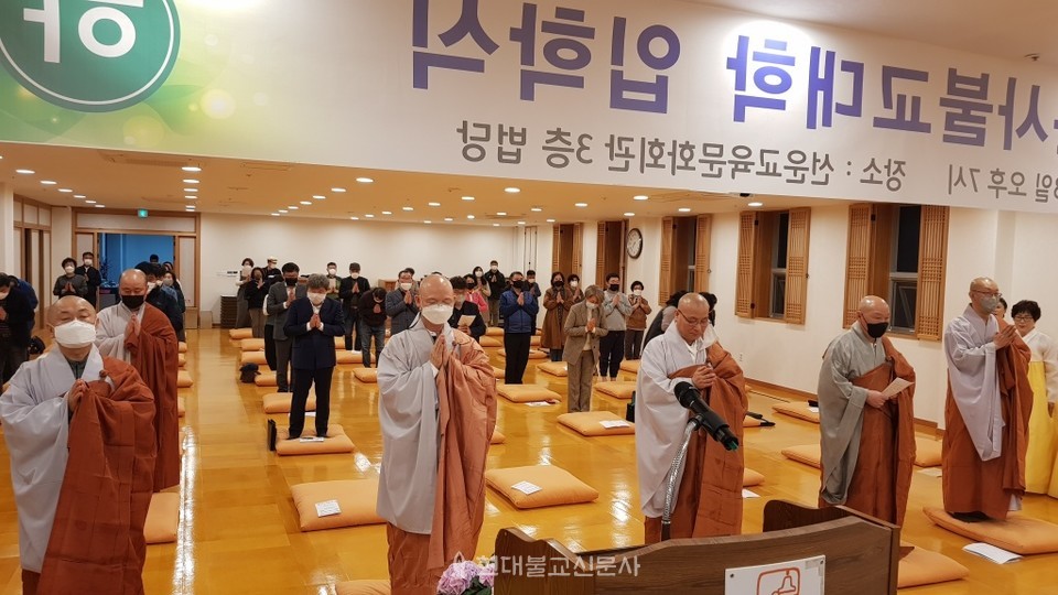 선운사가 선운사 불교대학을 개설하고 첫번째 신입생을 맞이하는 입학식을 개최했다.