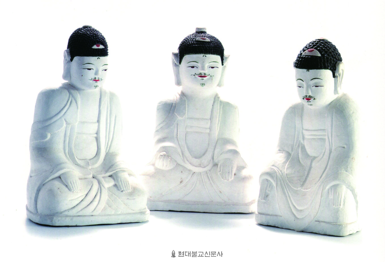 대흥사 천불상. 이운 중 배가 표류해 일본으로 건너갔다가, 다시 조선으로 돌아왔다. 일본에서 돌아온 불상 등 부위에는 ‘日’이 전자로 그려져 있다.