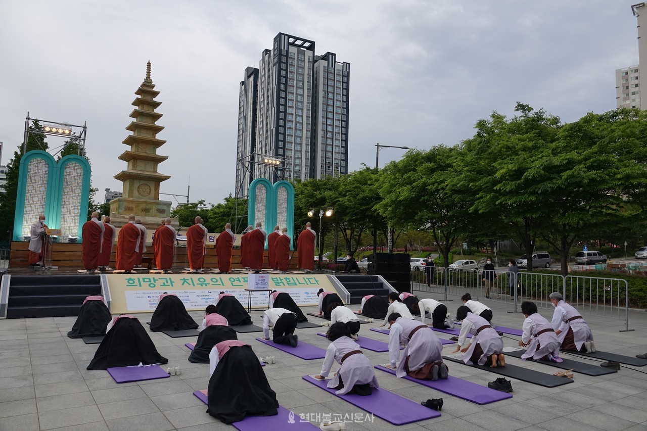 15일 동안 이어진 코로나 극복 및 부산발원을 위한 릴레이 기도 모습