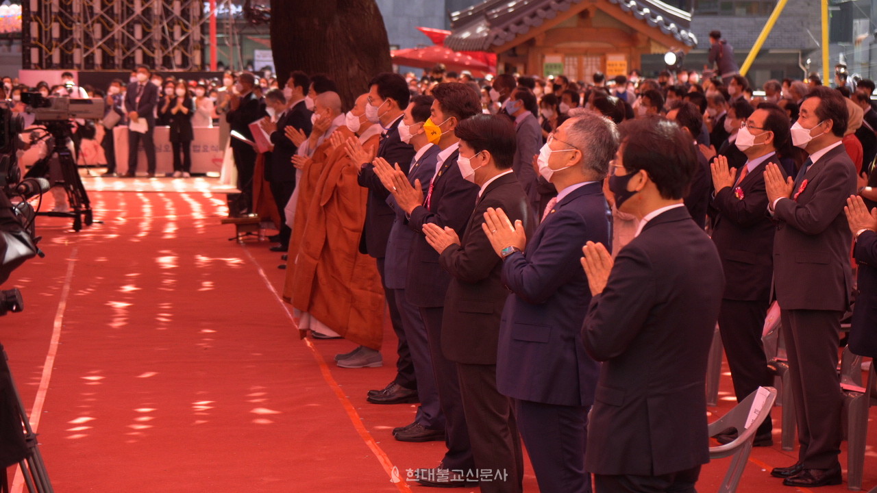 5월19일 조계사에서 봉행된 불기2565년 부처님오신날 봉축법요식. 주요 정관계 인사들이 대거 참석했다.  사진= 노덕현 기자