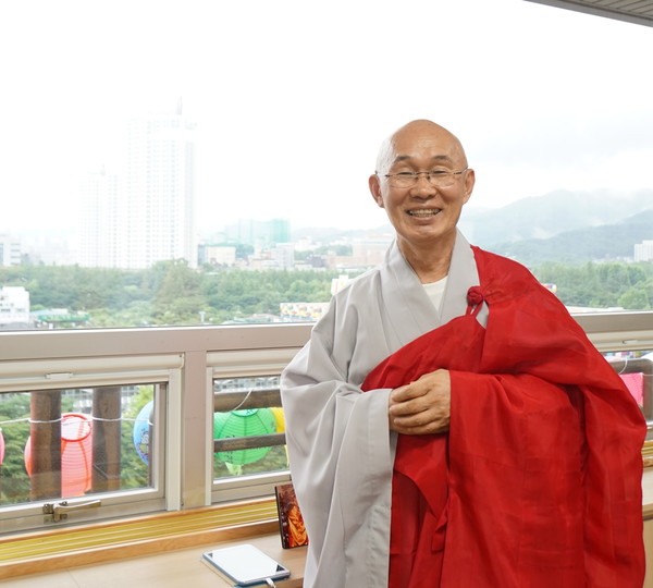 안심정사 회주 법안 스님은 불자들의 소원성취와 나눔·교육을 통해 한국불교 새 바람을 일으킨 주역이다.