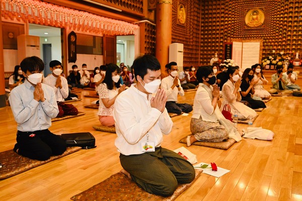 전국비구니회가 주관한 미얀마 민주화 기원법회에도 참석했다.