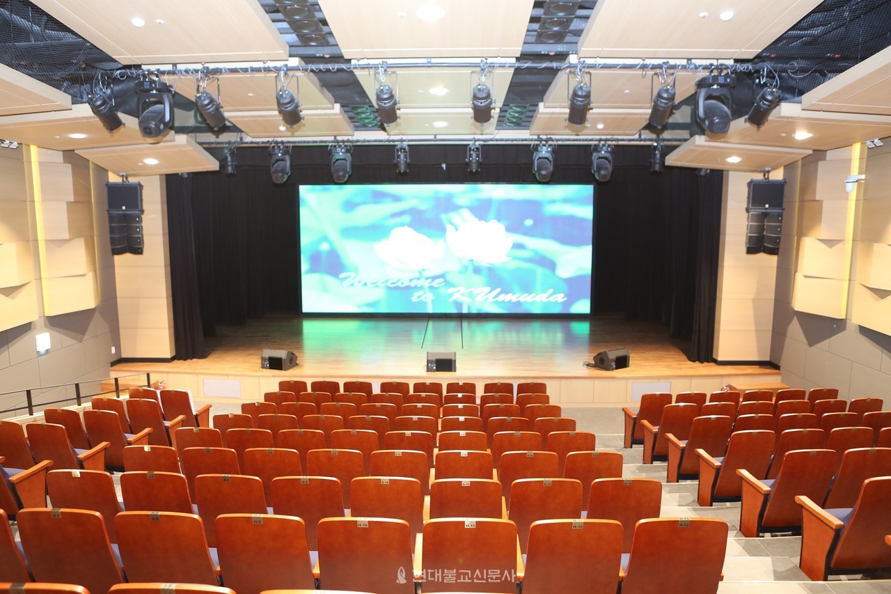 사진은 지하 1층 콘서트홀