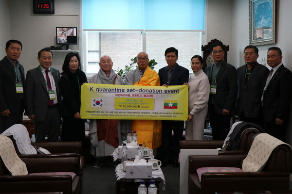 국제불교연합(공동이사장 재원·법일)은 11월 25일 미얀마대사관 무관부에서 미얀마 고아원과 초등학교 불교대학 등에 전달될 어린이와 성인용 마스크 10만장을 전달했다.