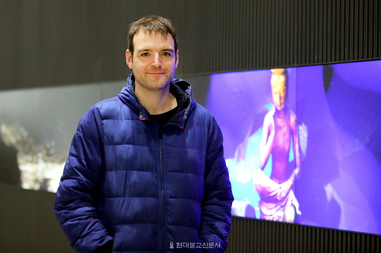 장줄리앙 푸스(Jean-julien Pous)는 프랑스와 한국을 오가며 애니메이션과 다큐멘터리를 만들고 있다. 2017년 제주도 해녀 관련 다큐멘터리 '울림'과 2020년 국립중앙박물관 특별전 영상 '세한의 시간'을 제작한 바 있다. 최근 개관한 국립중앙박물관 ‘사유의 방’에 미디어 아트 작품인 ‘순환’과 ‘등대’를 선보였다. 사진=박재완 기자