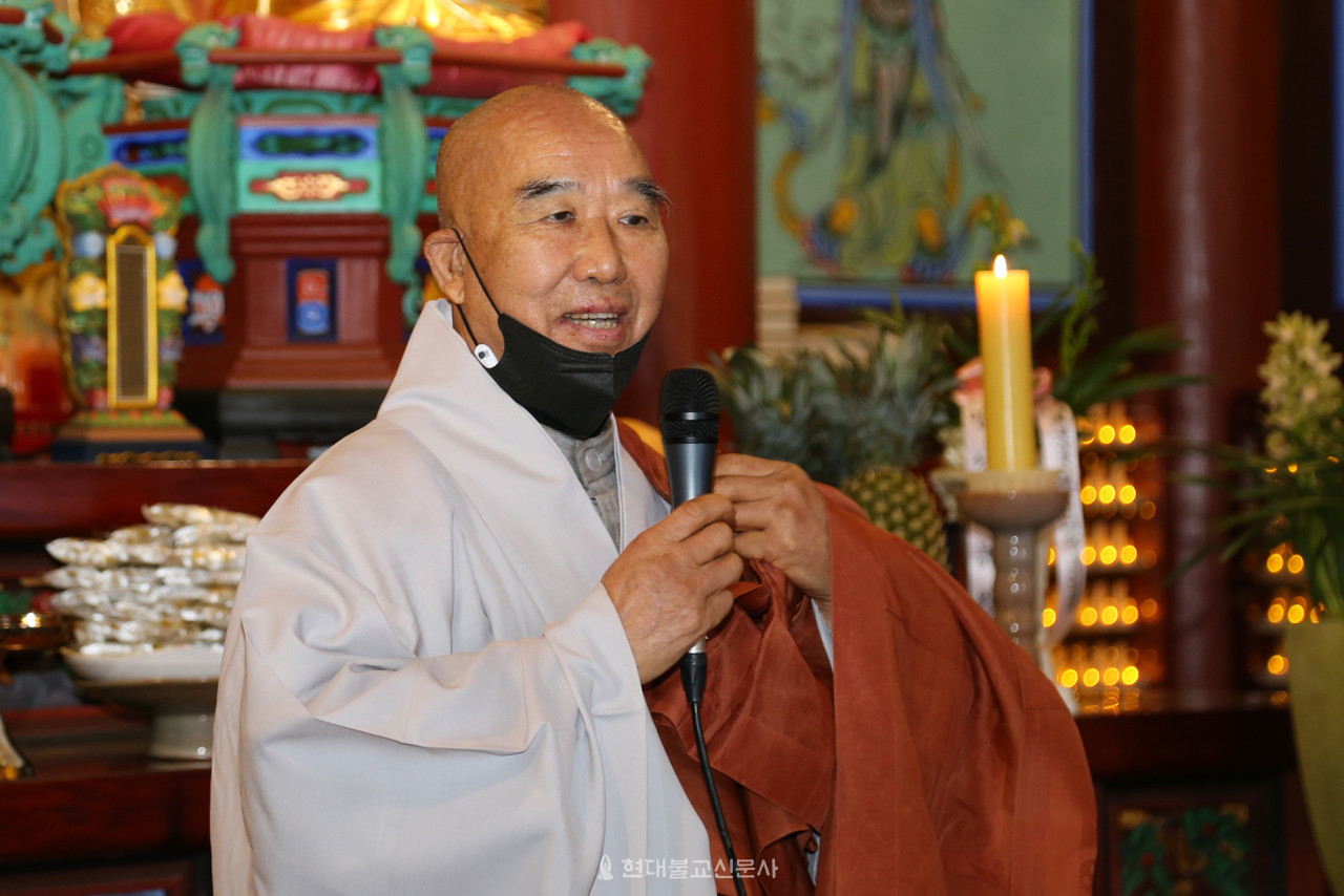 울산불교사암연합회장 산옹 스님은 천년고찰의 격에 맞는 보물 지정에 대해 축하를 보냈다.