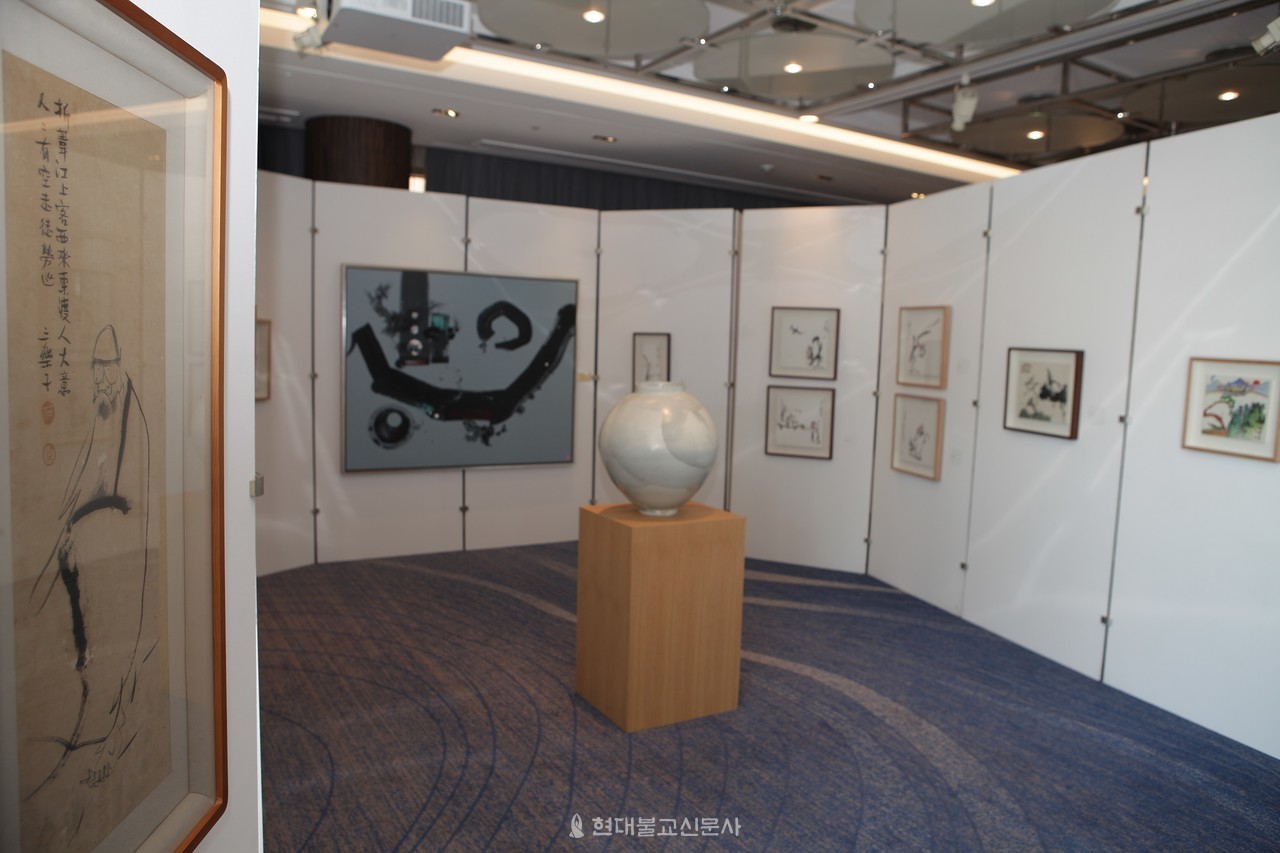 복합명상문화센터 쿠무다가 개관을 기념하는 특별 소장전 ‘인연’이 2월 16일 부산 파라다이스 호텔 1층 시실리룸에서 시작됐다.