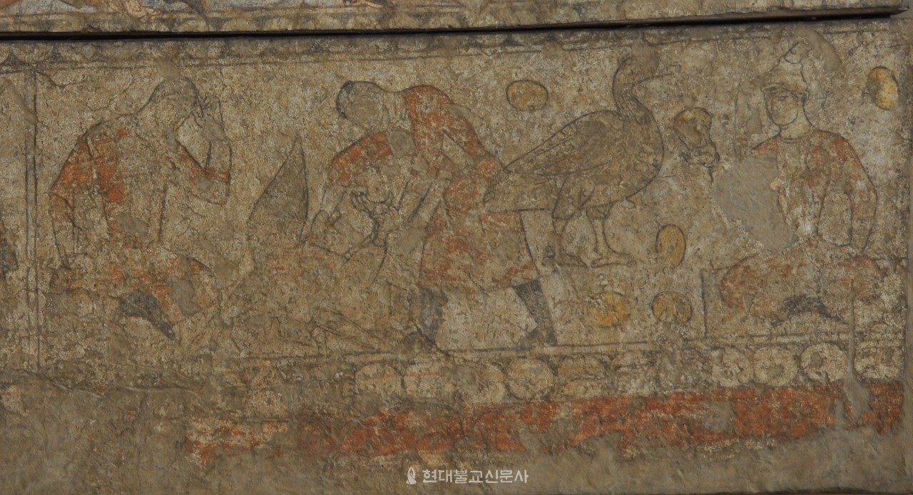 그림①. 우즈베키스탄 판지켄트(Pyanjikent) 궁전의 벽화 일부로 ‘황금알을 낳는 거위’가 묘사됐다. 7~8세기에 조성됐으며, 현재 러시아 상트페테르부르크의 에르미타쥐 박물관에 소장돼 있다.