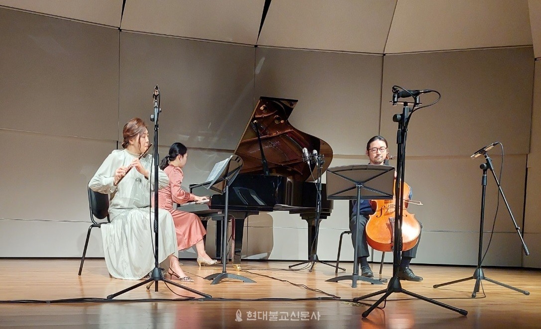 문화예술사단법인 쿠무다가 4월 13일 쿠무다 지하 1층 콘서트 홀에서 ‘쿠무다와 함께하는 수요음악회 2022 이-음 콘서트’를 개최했다.  사진은 쿠무다 이음 콘서트 현장(앙상블 튠)