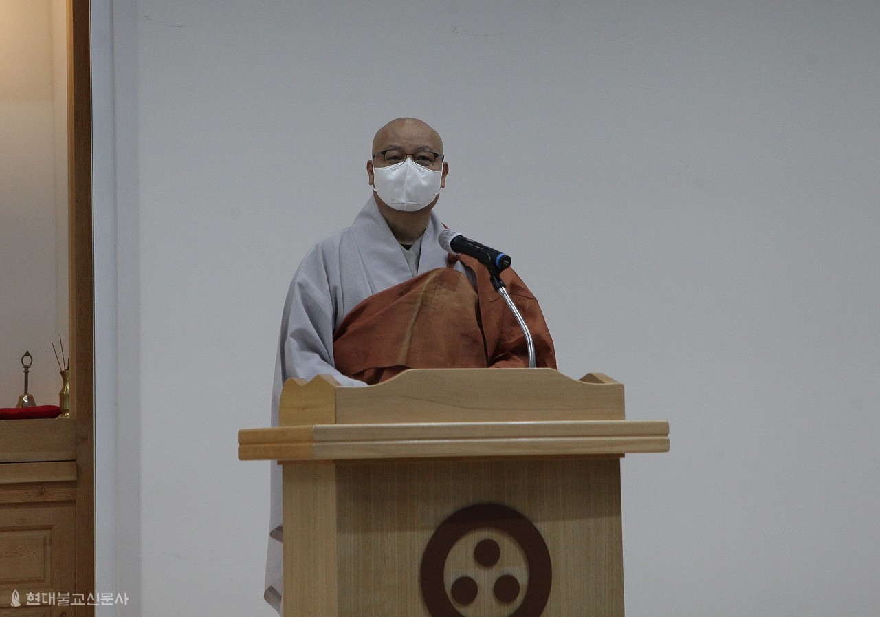불교환경연대 본부상임대표 법만 스님이 격려사를 전하고 있다.