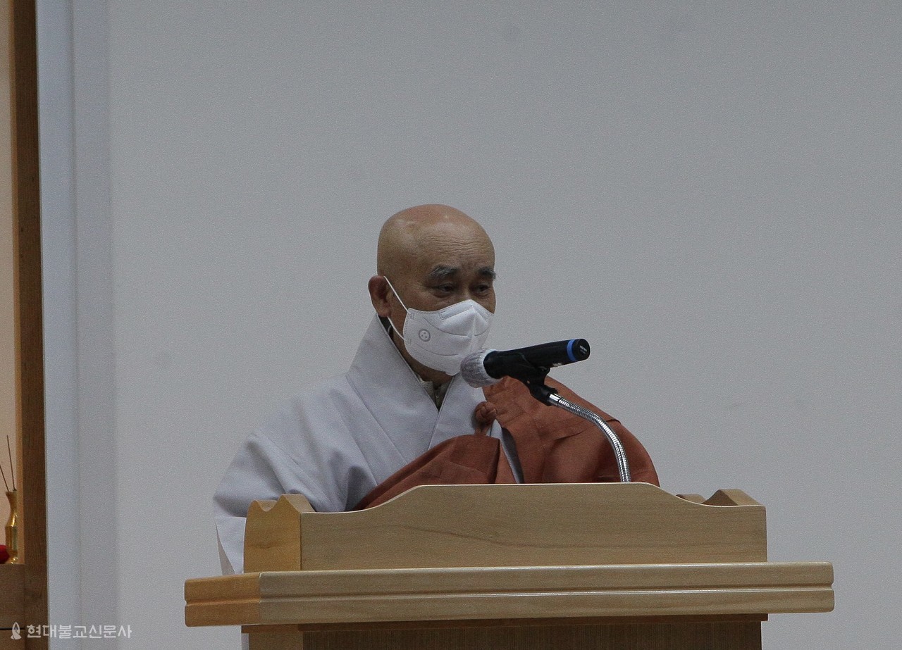 부산불교연합회 회장이자 부산불교환경연대 고문 경선 스님이 치사를 하고 있다.