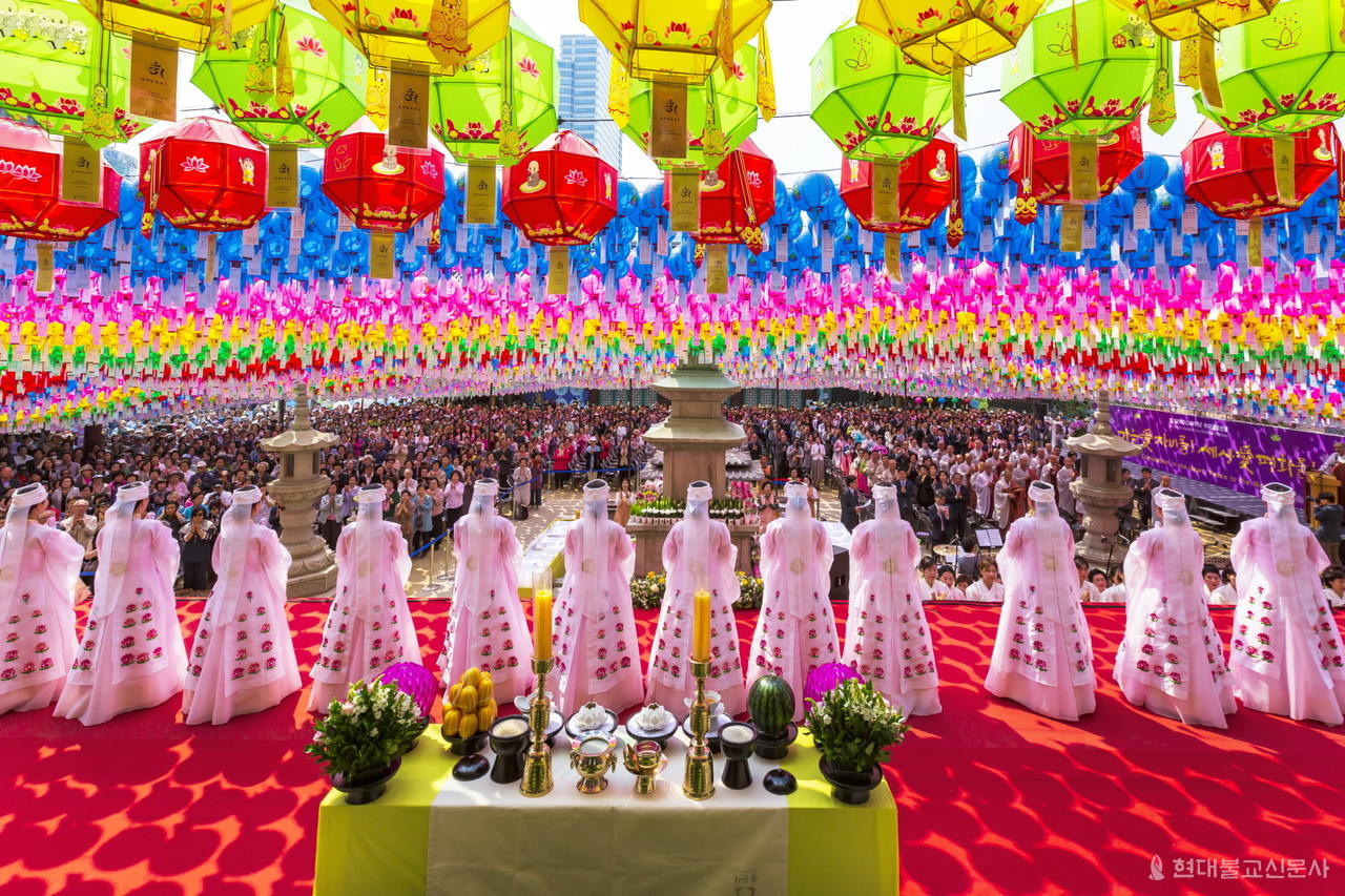 2019년 5월 서울 봉은사에 운집한 불자들의 모습. 앞으로 활발발한 불교계 모습이 기대된다.