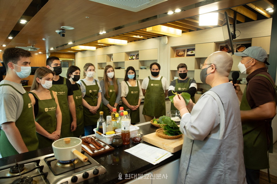 한국불교문화사업단은 사찰음식 대중화와 세계화를 위해 다양한 교육프로그램을 운영하고 있다.