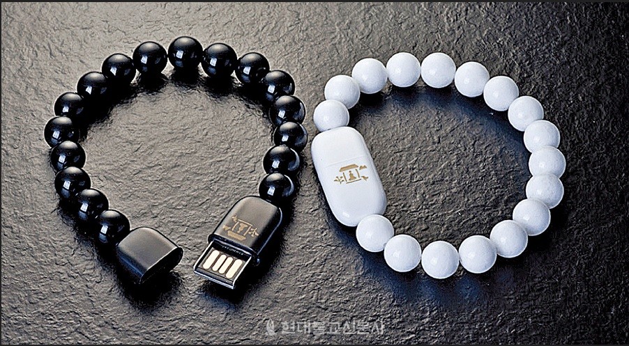 한국불교문화사업단 전통문화상품 브랜드 ‘본디나’가 출시했던 합장주USB.