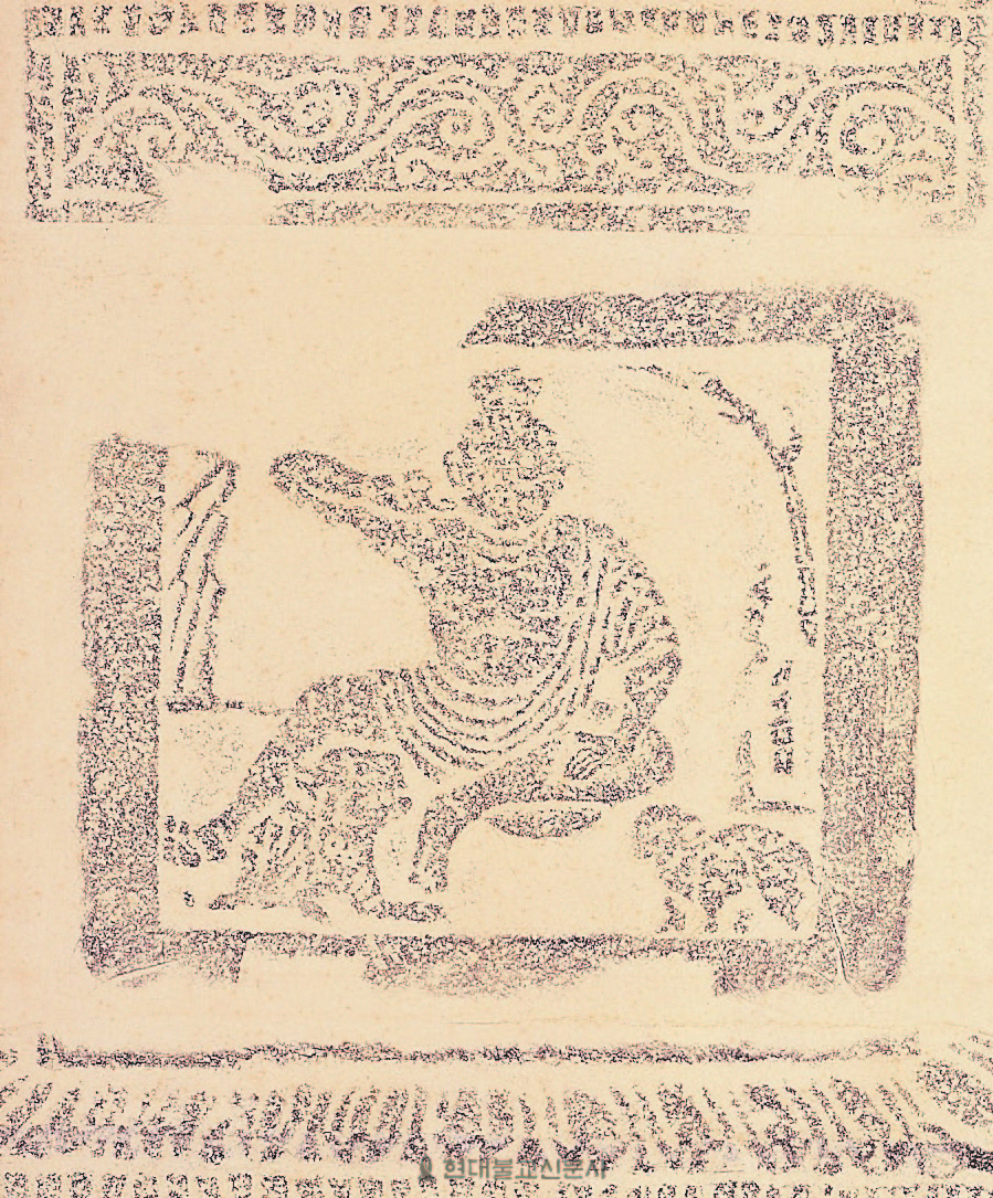 고려 보협인탑 탑신 부분에 새겨진 ‘사신사호 본생도’. 동국대 박물관에 소장돼 있다.