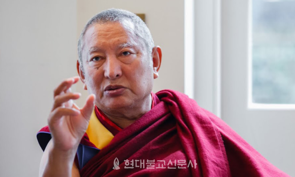 티베트 불교 지도자 캬브제 키르티 린포체.
