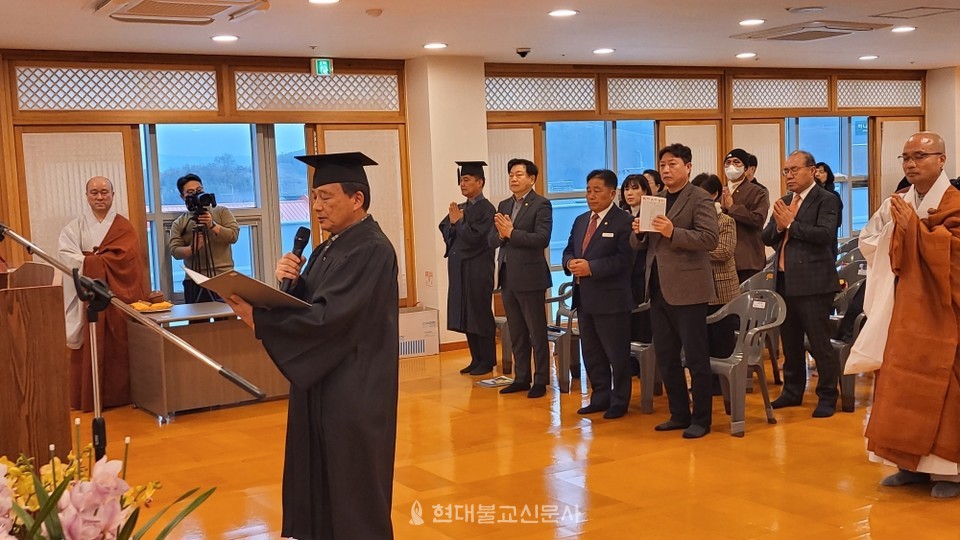 선운사불교대학 2기 졸업생들은 발원문을 통해 전법과 지역사회발전에 앞장서는 불제자가 되기를 발원했다