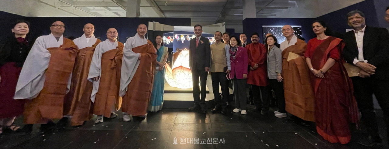 개막 라운딩 직후 주요 인사들이 기념촬영을 하고 있다.