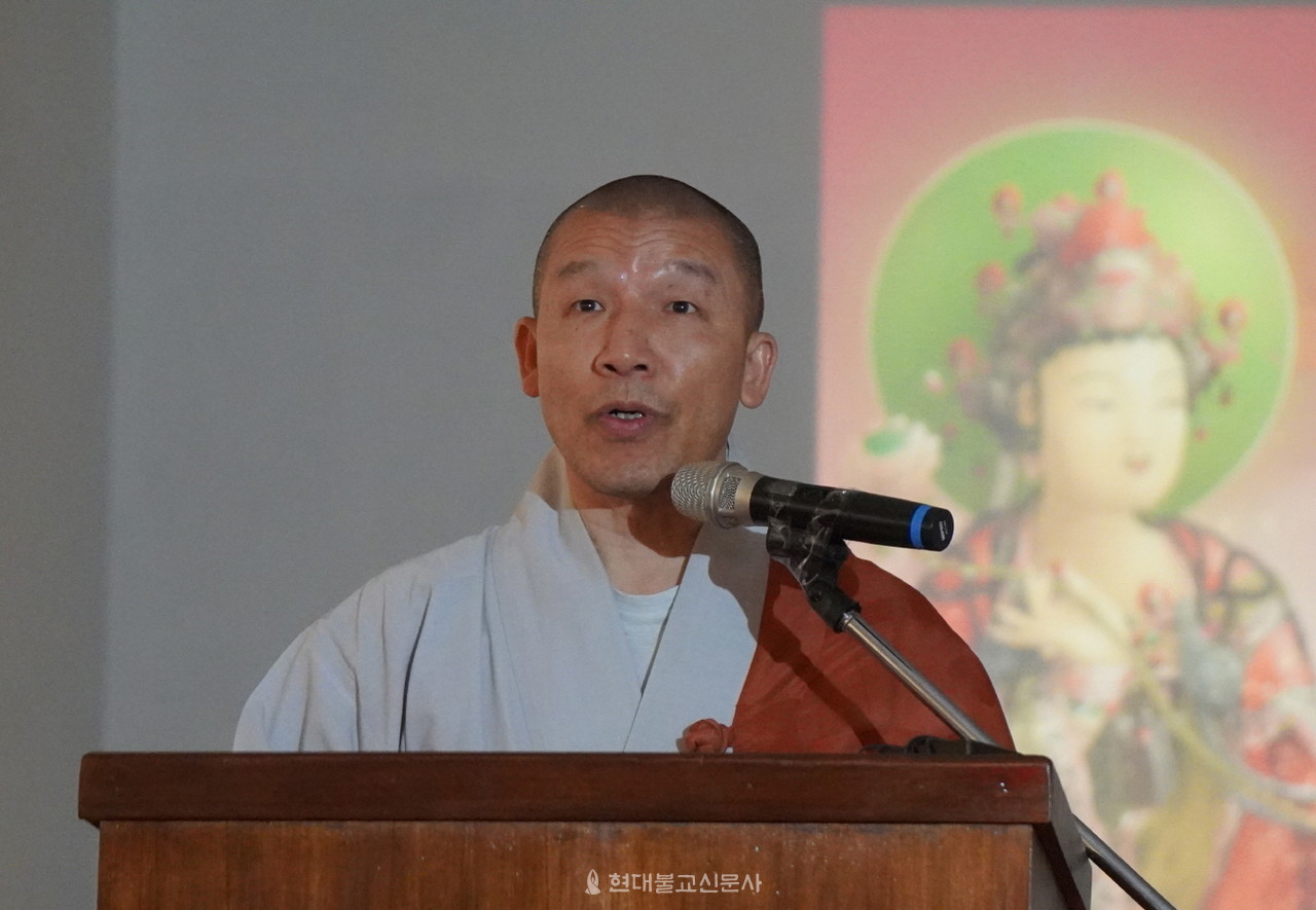 중앙종회의장 주경 스님이 축사를 하고 있다.