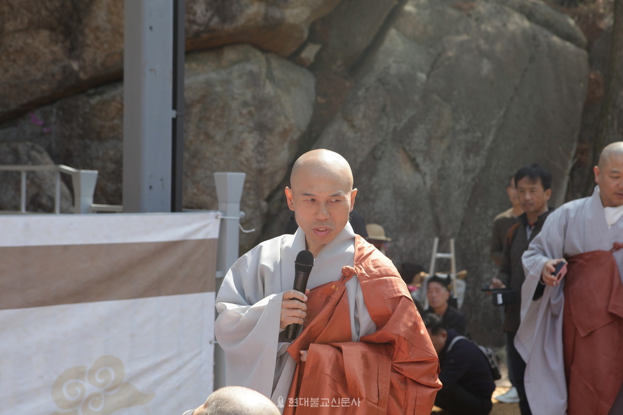 본오 스님은 “부처님을 바로 세우는 것이 곧 나를 바로 세우는 것”이라며  "불자들의 원력이 한마음으로 결집되길 바란다”고 말했다.