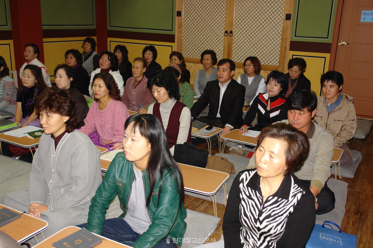 불교대학을 수강하고 있는 불자들. 핵심신도로 나아가는 기본은 ‘교육’이다.