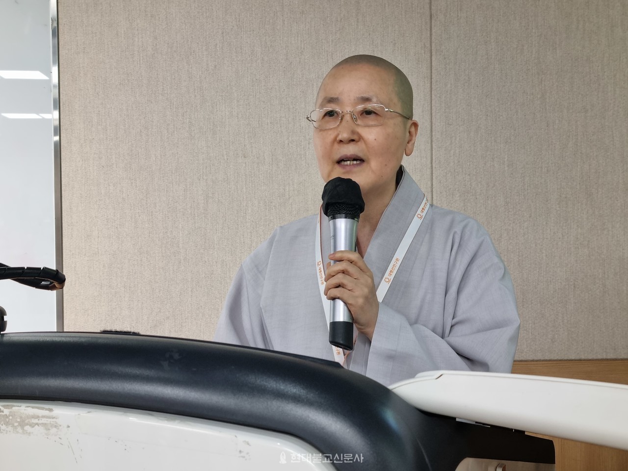 봉려관불교문화연구원장 혜달 스님이 주제발표하고 있다.