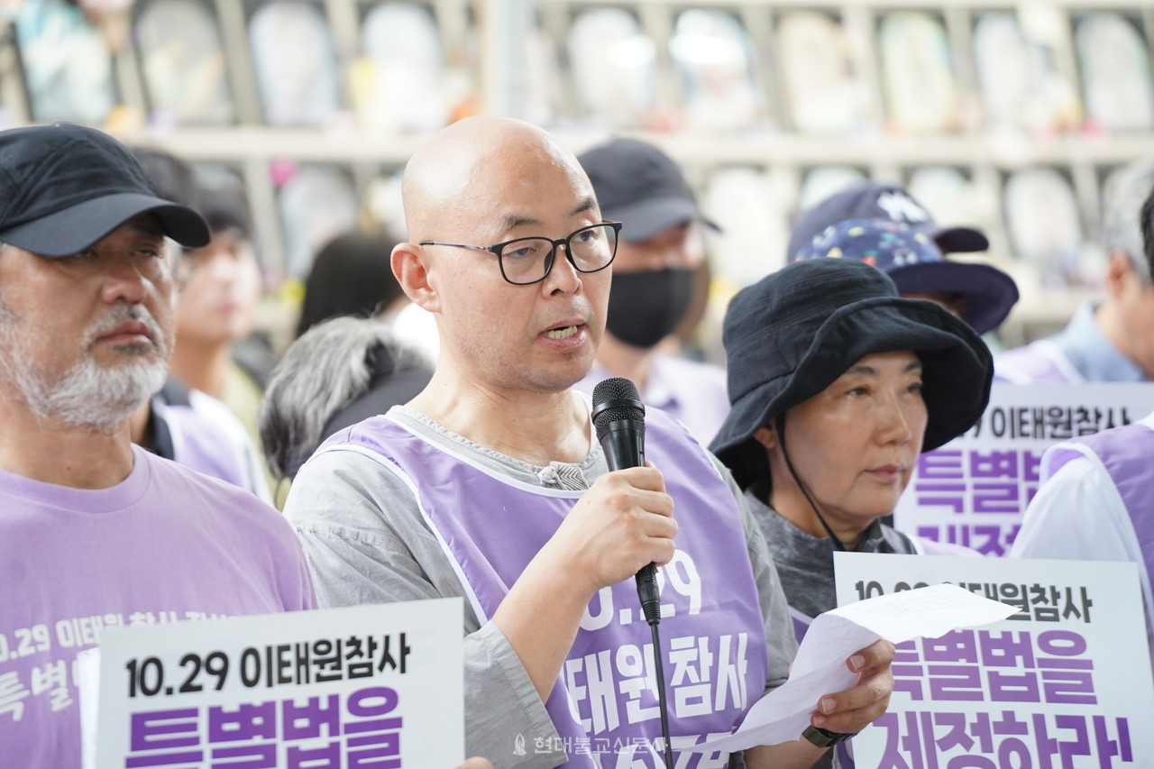 조계종 사회노동위원 혜도 스님이 연대발언을 하는 모습.