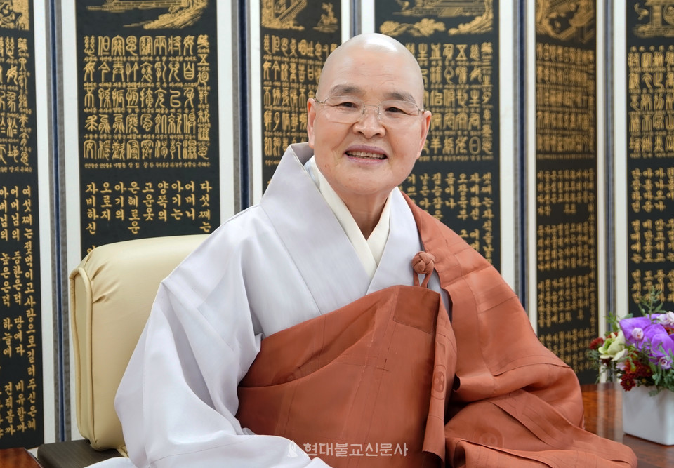 제13대 전국비구니회장 광용 스님은 '임제록'의 ‘비록 지금 여기일 뿐 다른 더 좋은 시절은 없다’를 읊조리며 “초심을 잃지 않고 회장직을 수행하겠다”고 약속했다.