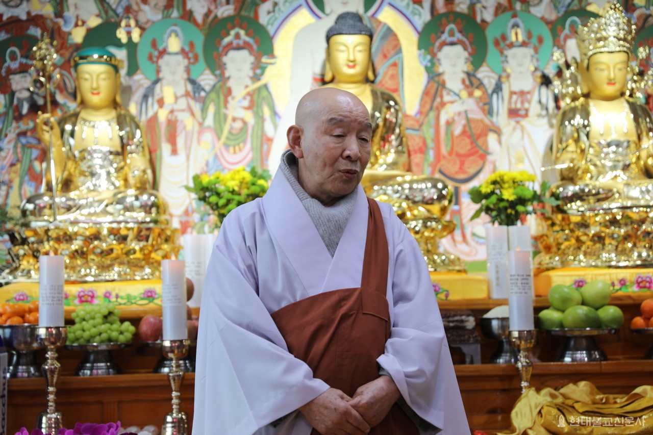 여래불교조계종 창종 이후 이날 종정직을 이임한 현산 스님은 종도 단합을 당부하는 법문을 했다.