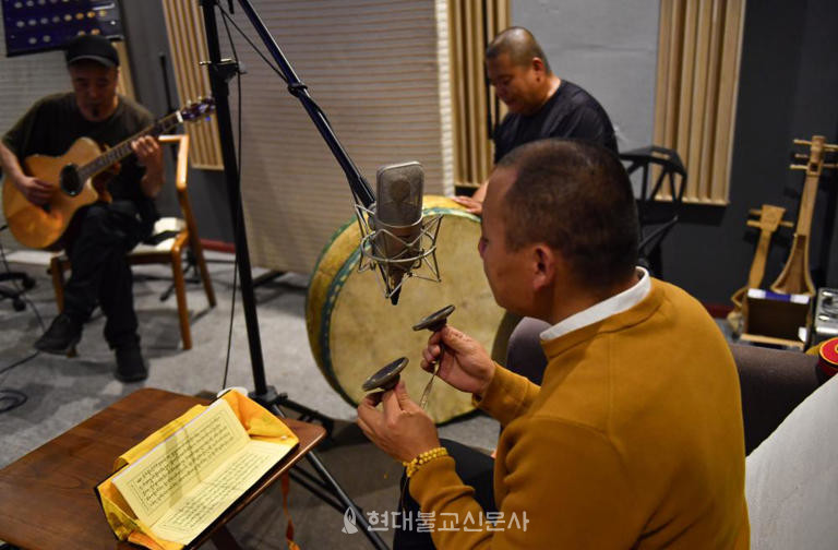 ÀÚ½ÅÀÇ ¹êµå¿Í ÇÔ²² ¹Ð¶ó·¹ºüÀÇ °Ô¼ÛÀ» ³ë·¡Çϰí ÀÖ´Â ¹Ù·Î ÅøÄí. »çÁøÃâó=½ÅÈÅë½Å