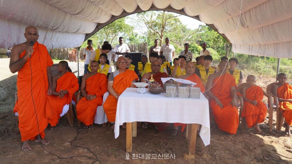 (사)다나는 1월 7일 스리랑카 노나가마 다르마라자 사원 옆 공터에서 ‘희망센터 기공식’을 개최했다. 