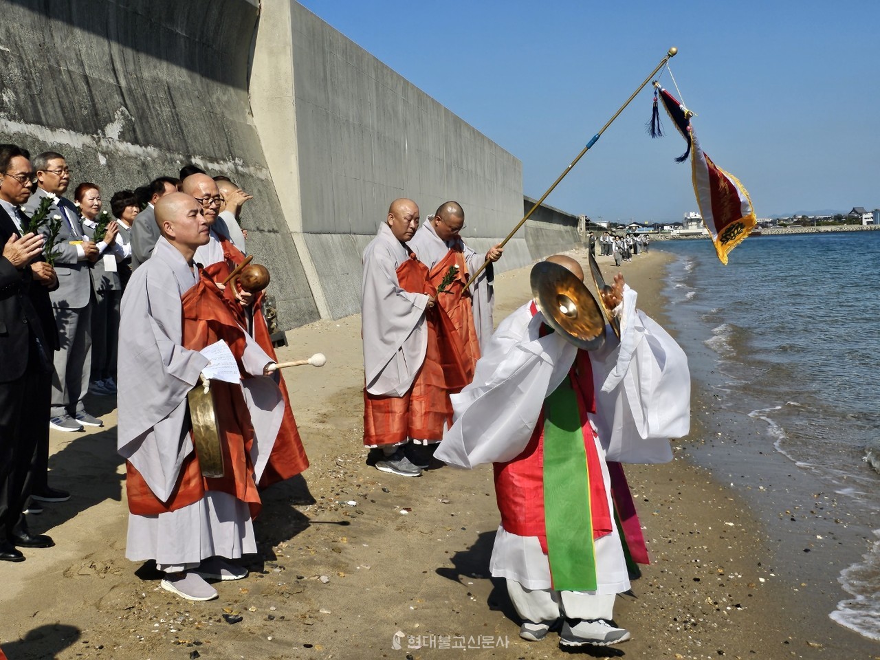 관음종이 2017년부터 매년 봉행하고 있는 조세이 탄광 수몰사고 희생자 위령재. 한일 관계의 가교 역할을 하고 있다. 사진제공=관음종