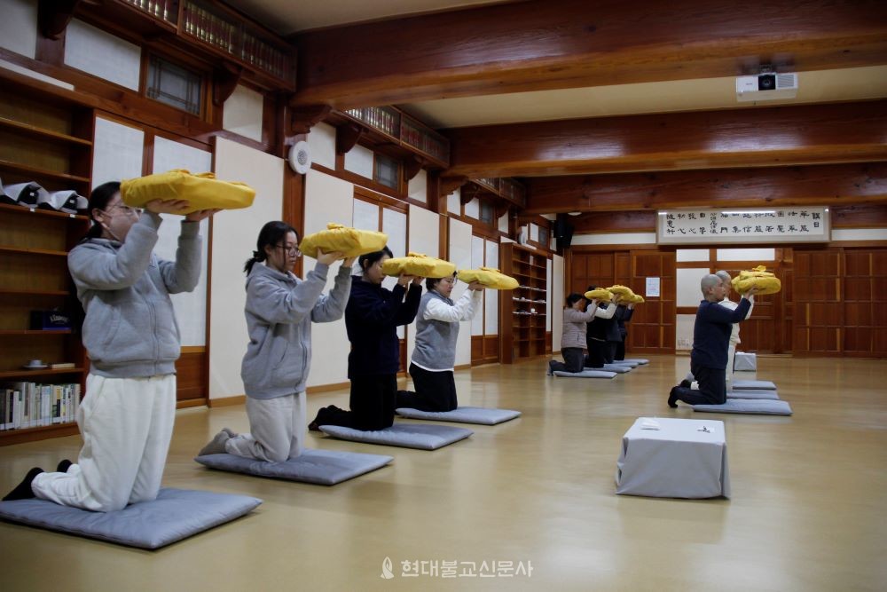 행자 11명, 대자유인 향한 한 달 여정 시작하다