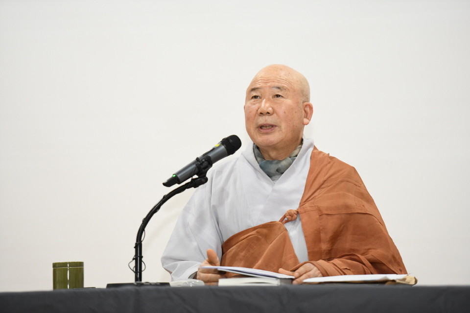 백양사 수좌 일수 스님은 매월 '달마혈맥론'에 대한 강의를 진행한다.