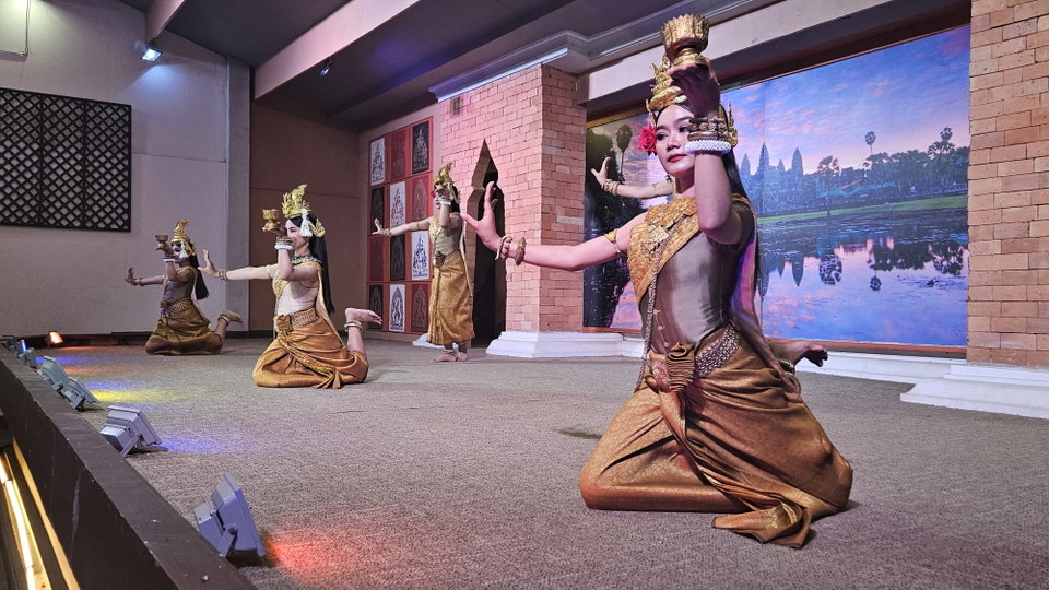 캄보디아의 전통 춤인 '압살라'