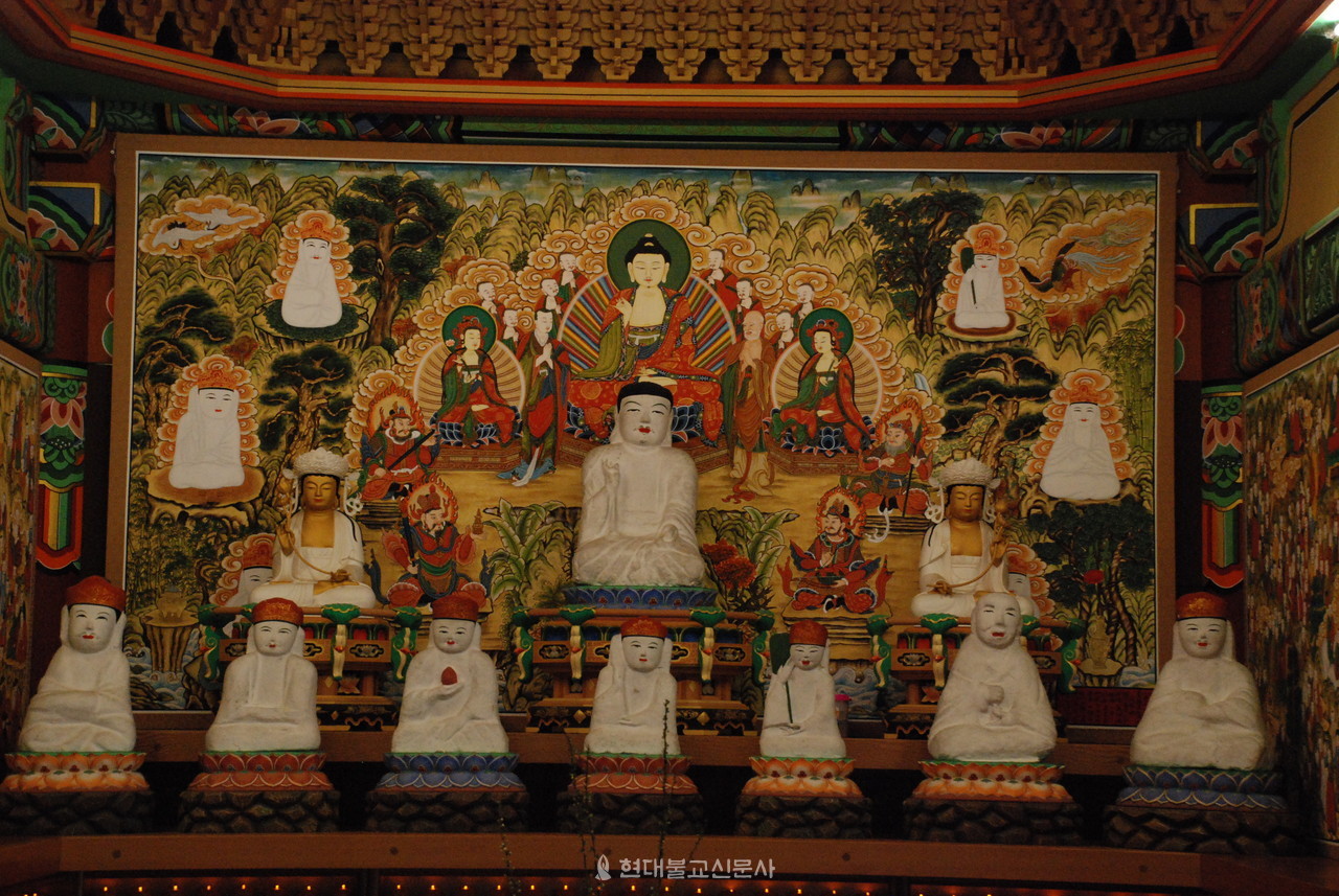 칠장사 나한전. 박문수가 나한의 가피를 받아 장원급제했다는 설화가 전해진다.