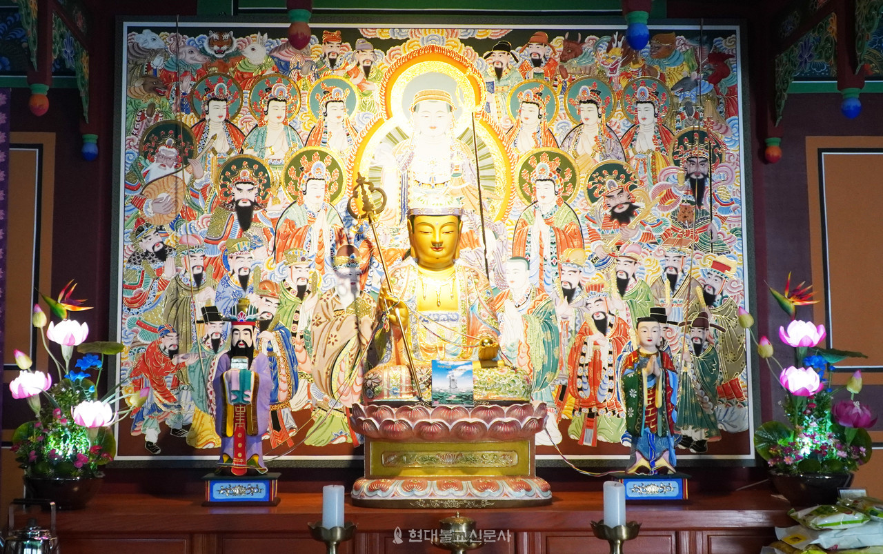 축생법당 탱화에는 다양한 동물들이 그려져 있다. 동물들은 애교스러운 자태로 표현돼 친근감을 준다.