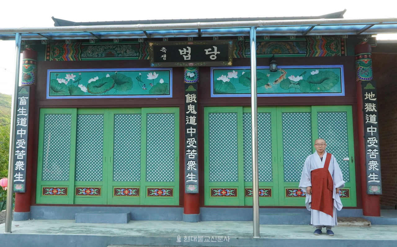 천룡정사 주지 지덕 스님은 2019년 5월, 전국 최초로 동물 천도를 위한 ‘축생법당’을 조성했다. 