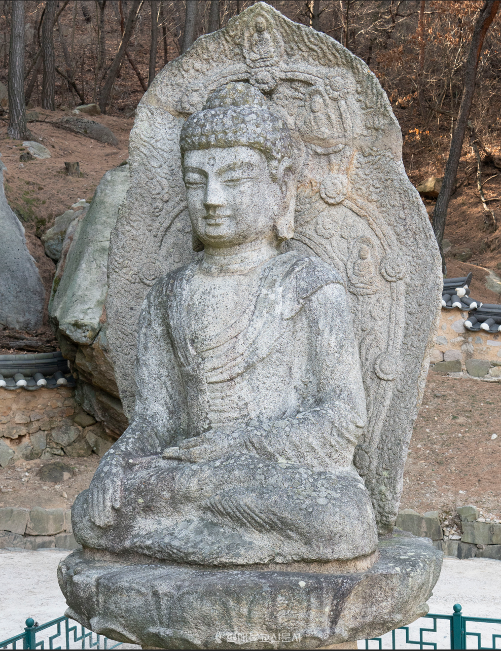 경주 남산 미륵곡 석조여래좌상