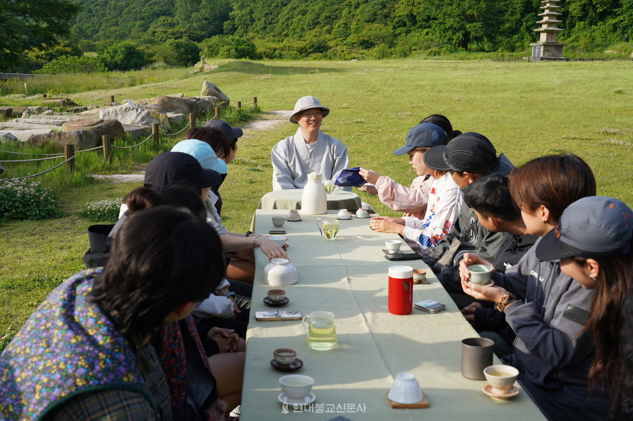 보원사 운영위원장 정경 스님과의 차담.