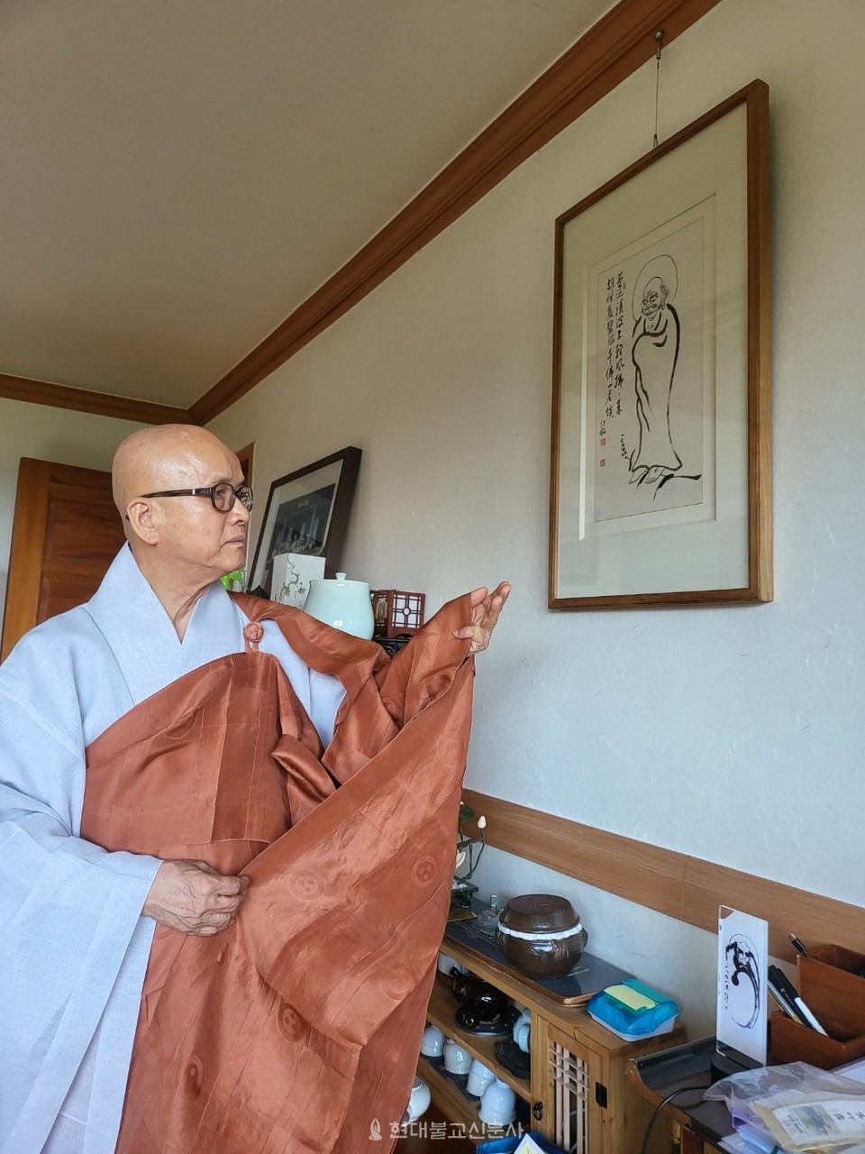 송담 스님이 전한 달마도에 대해 의정 스님이 설명하고 있다. 송담 스님은 의정 스님에게 ‘판치생모’라는 화두를 내린 바 있다.