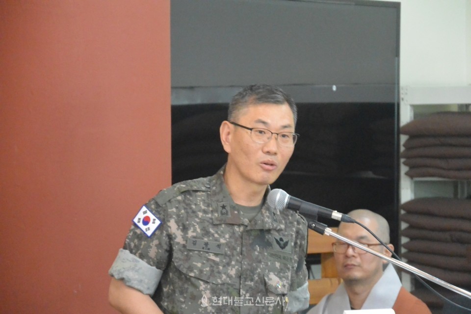 인사말을 하고 있는 김광석 35사단 사단장