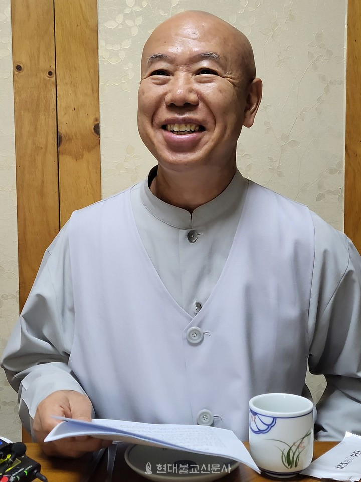 저자 함현 스님은?속리산 법주사에서 월암당 이두 대종사를 은사로 출가했다. 해인사, 송광사, 백양사, 극락선원, 대승사, 동화사, 봉암사 등 제방선원에서 안거 수행했으며 대한불교조계종 종립특별선원 문경 봉암사 주지, 지리산 선화사 주지를 역임했다. 북한산 도솔원에서 수행정진을 마치고 현재 충청북도 청주 관음사 주지 소임을 맡고 있다.