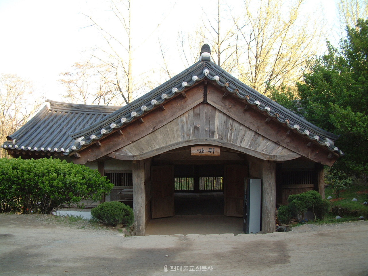 선암사 화장실은 ‘뒤ㅅ간’이라 한다.