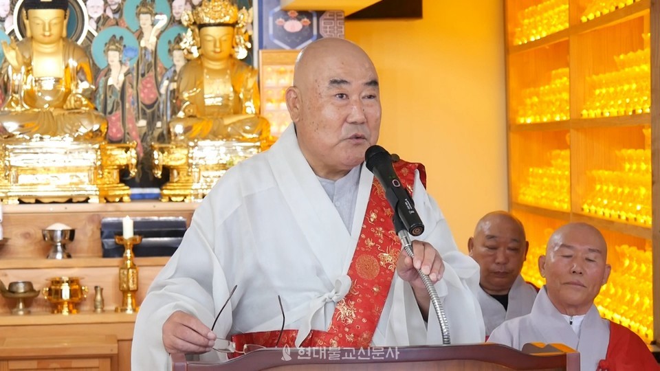 �°��� �泲���� �������� ȯ�������� �λ縻�� �ϰ� �ִ�