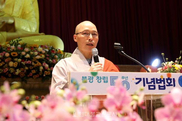 불광사 주지 동명 스님이 봉행사를 하고 있다.