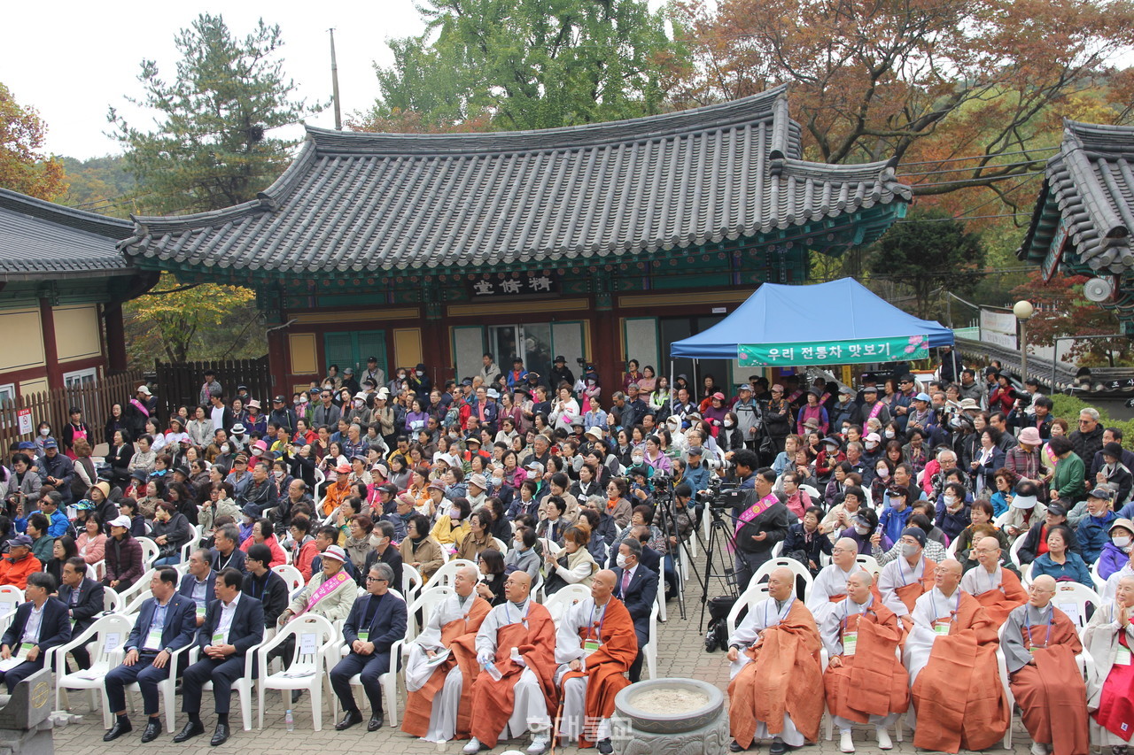 서울 도봉산 광륜사(주지 명원 스님)는 10월 27일 경내 일원서 ‘도봉산 광륜사 사찰음식축제 및 산사음악회’를 개최했다. 