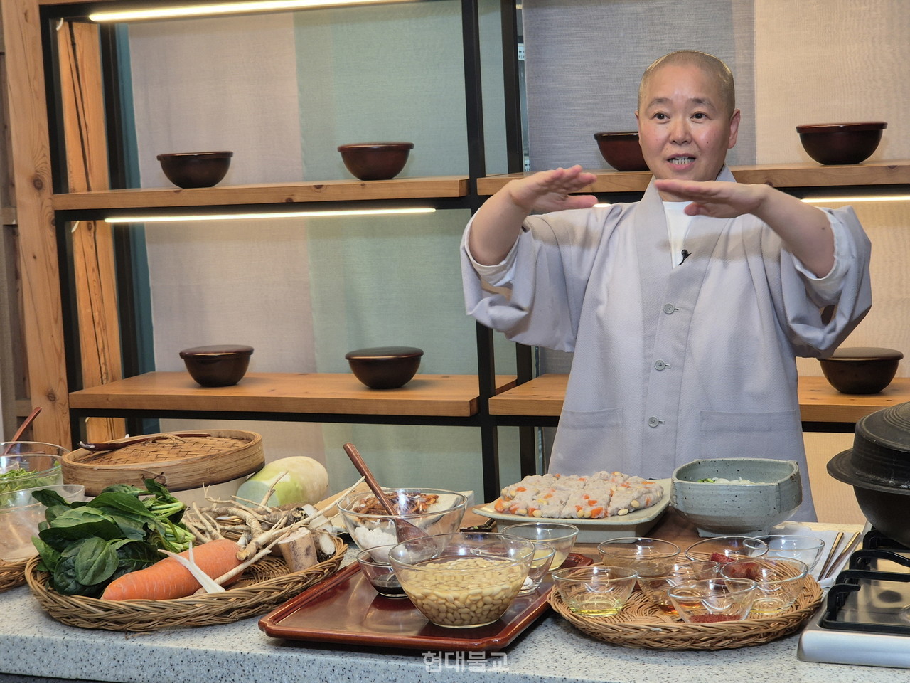 한국불교문화사업단이 11월 12일 향적세계에서 르 꼬르동 블루 런던 채식 과정 수강생들을 대상으로 가을학기 사찰음식 강의를 열었다.