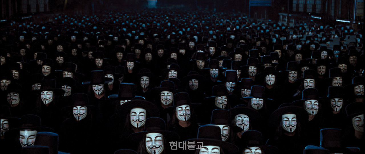 영화 〈브이 포 벤데타〉의 한 장면. 